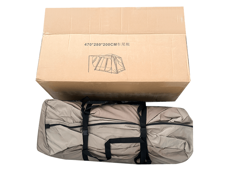 เต็นท์สองชั้นสำหรับการตั้งแคมป์กลางแจ้งที่เชื่อมต่อกับด้านหลังของยานพาหนะ